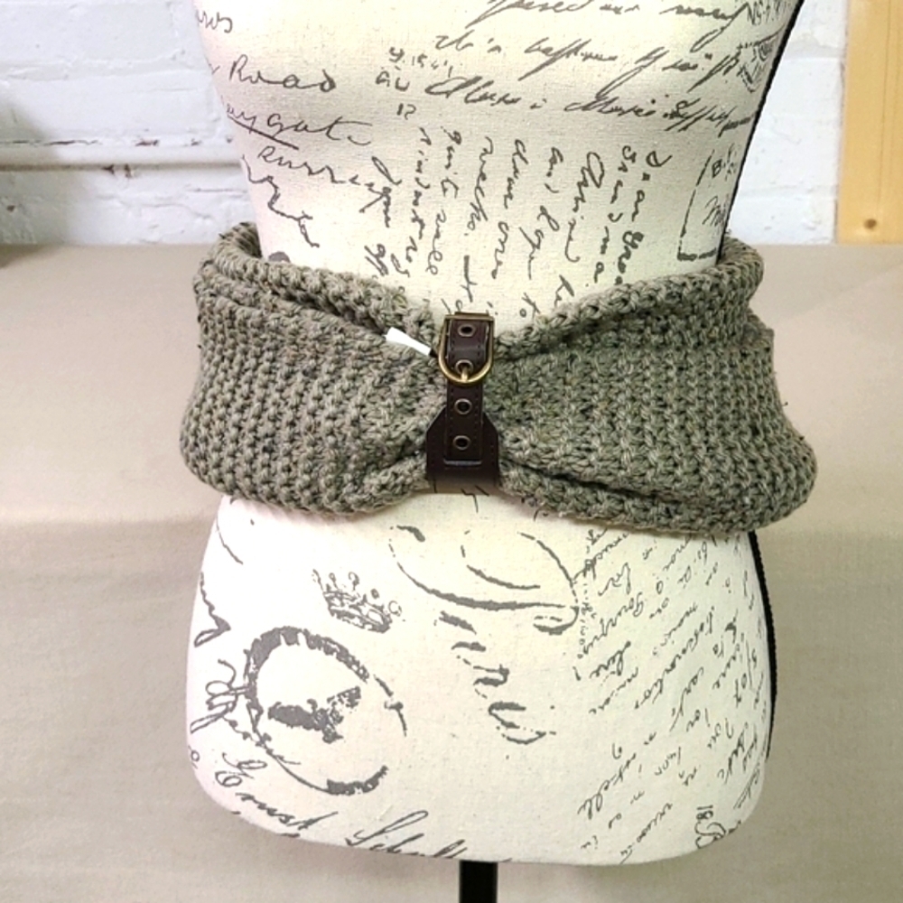 NWT SCARF OR BELT! LOOSE KNIT LOOKS HANDMADE WITH BROWN STRAP